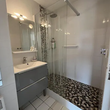 T3 Centre Avec Terrasse, Parking Et Ménage Inclus - Fr-1-374-206 *