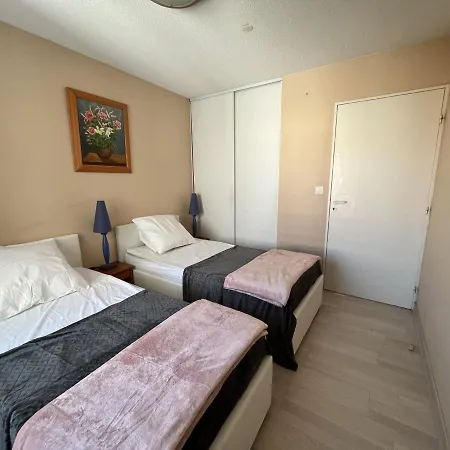 דירה T3 Centre Avec Terrasse, Parking Et Menage Inclus - Fr-1-374-206 *